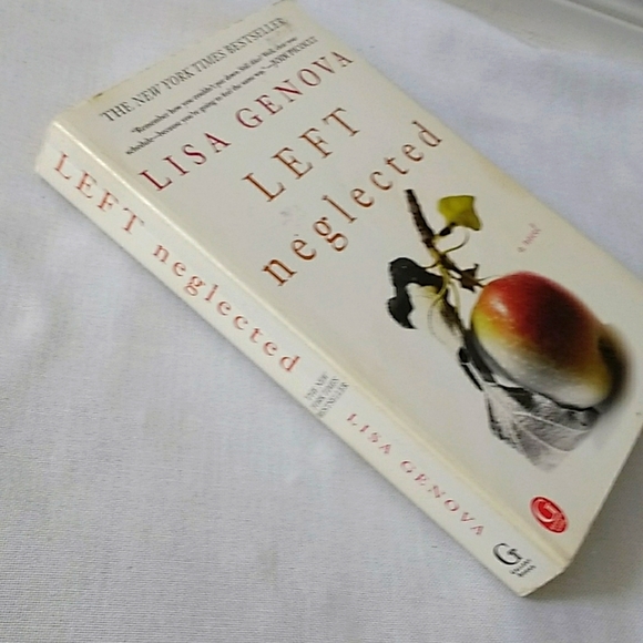 Lisa Genova's Left Neglected paperback - Picture 2 of 3